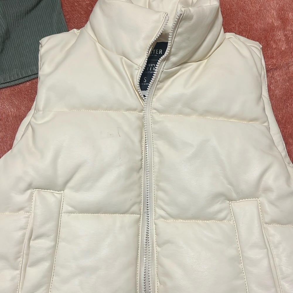 Cream Hollister Puffer Vest